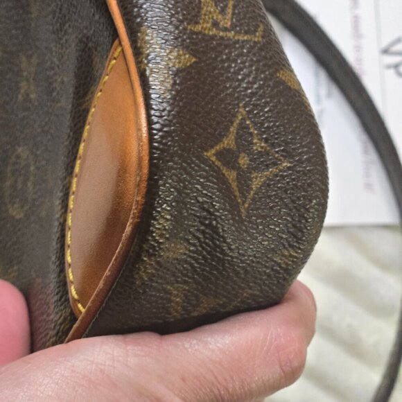 *Authentic* Louis Vuitton Danube Crossbody - Picture 6 of 16